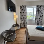 Bed & Breakfast Holding House -close Train Station And Port