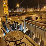 Bed & Breakfast Holding House -close Train Station And Port 3*