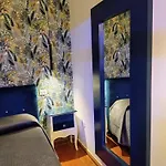 Holding House -close Train Station And Port Bed & Breakfast Salerno