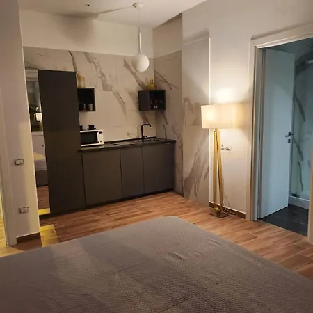 Bed & Breakfast Holding House -close Train Station And Port