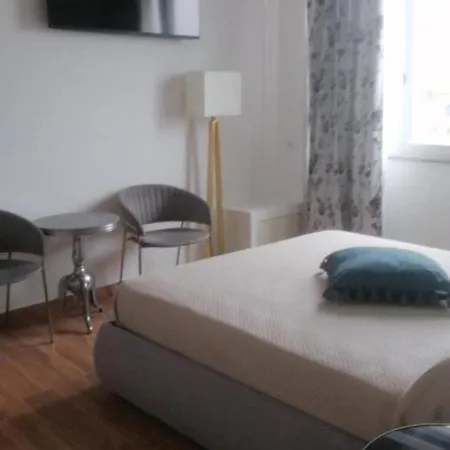 Bed & Breakfast Holding House -close Train Station And Port *