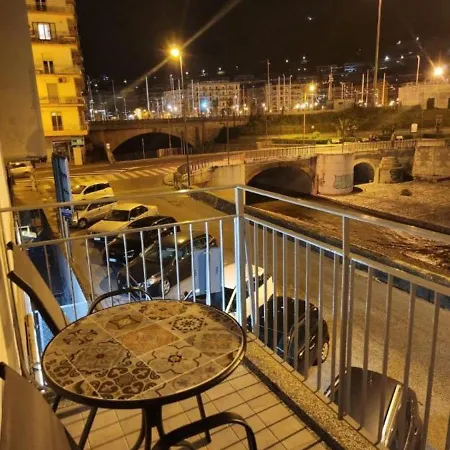 Bed & Breakfast Holding House -close Train Station And Port *