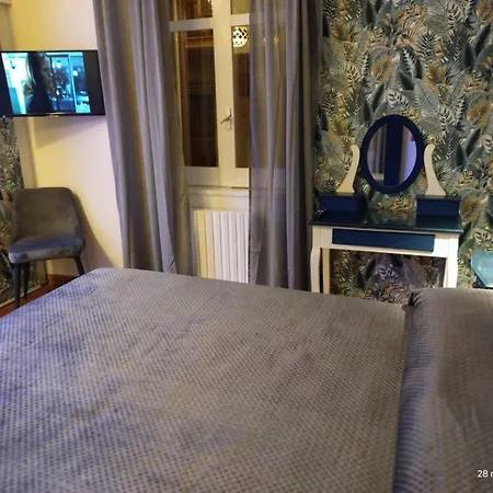 Holding House -close Train Station And Port Salerno
