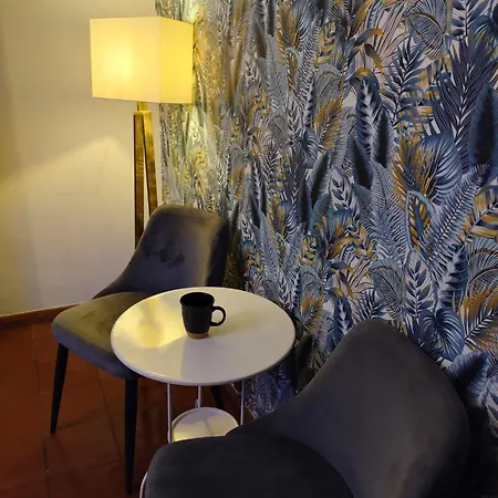 Bed & Breakfast Holding House -close Train Station And Port 3*