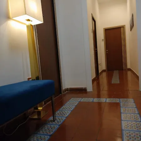Holding House -close Train Station And Port Salerno